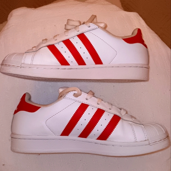 Men's White and Red Adidas Shell Toes (Size 5.5) - Picture 3 of 10
